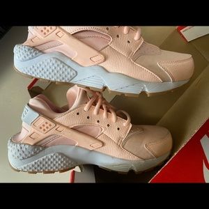 Woman’s Air Huarache Run